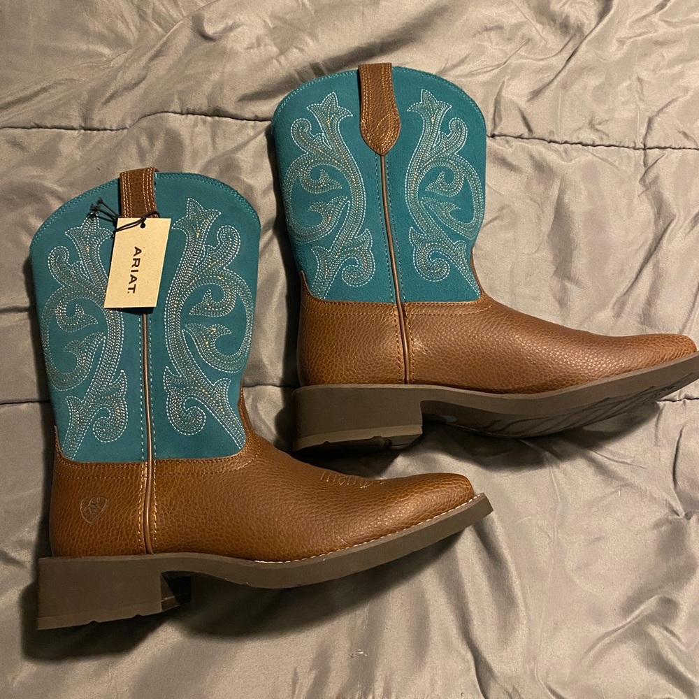 Ariat Womens boot, prim rose brown/turquoise. Size 8.5